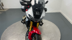 Moto Guzzi V100 Mandello S E5+ (25MY)